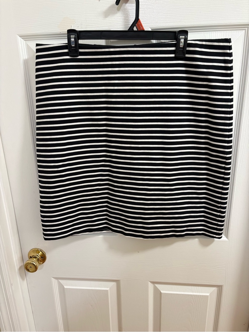 Old Navy horizontal striped black and white skirt, elastic waistband